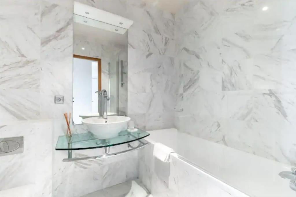 Avenue Montaigne Luxury Apartment 2Br 4P Paris Exterior photo