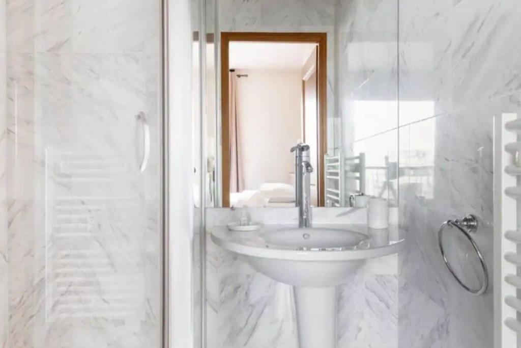 Avenue Montaigne Luxury Apartment 2Br 4P Paris Exterior photo