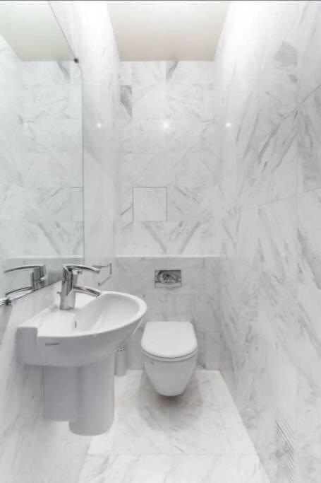 Avenue Montaigne Luxury Apartment 2Br 4P Paris Exterior photo