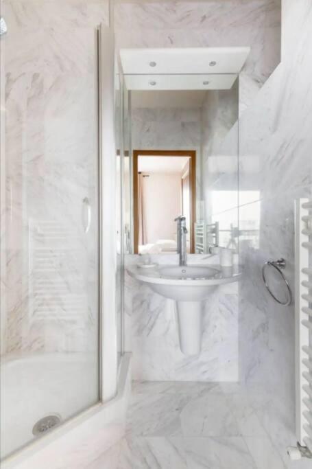 Avenue Montaigne Luxury Apartment 2Br 4P Paris Exterior photo